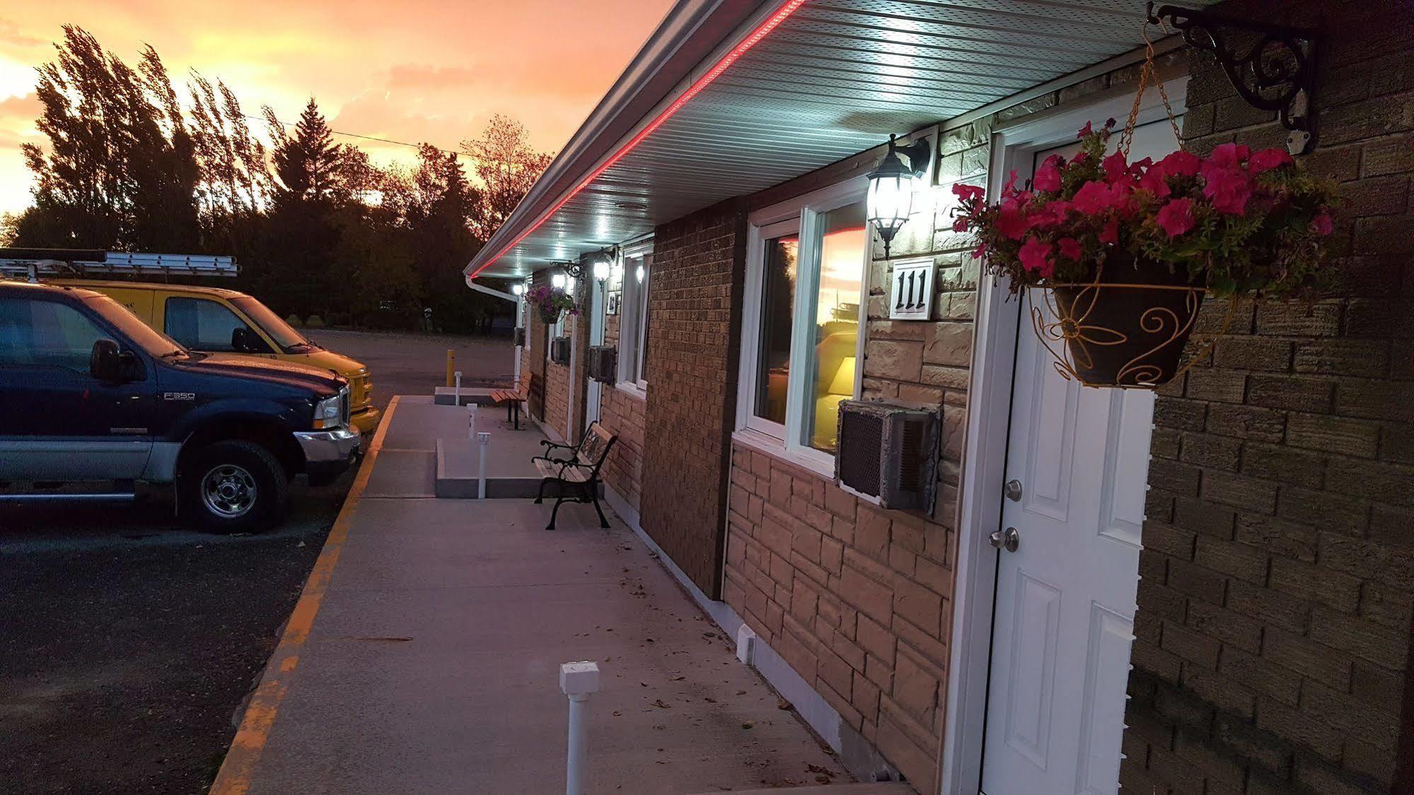 Westway Inn Motel Neepawa Eksteriør billede
