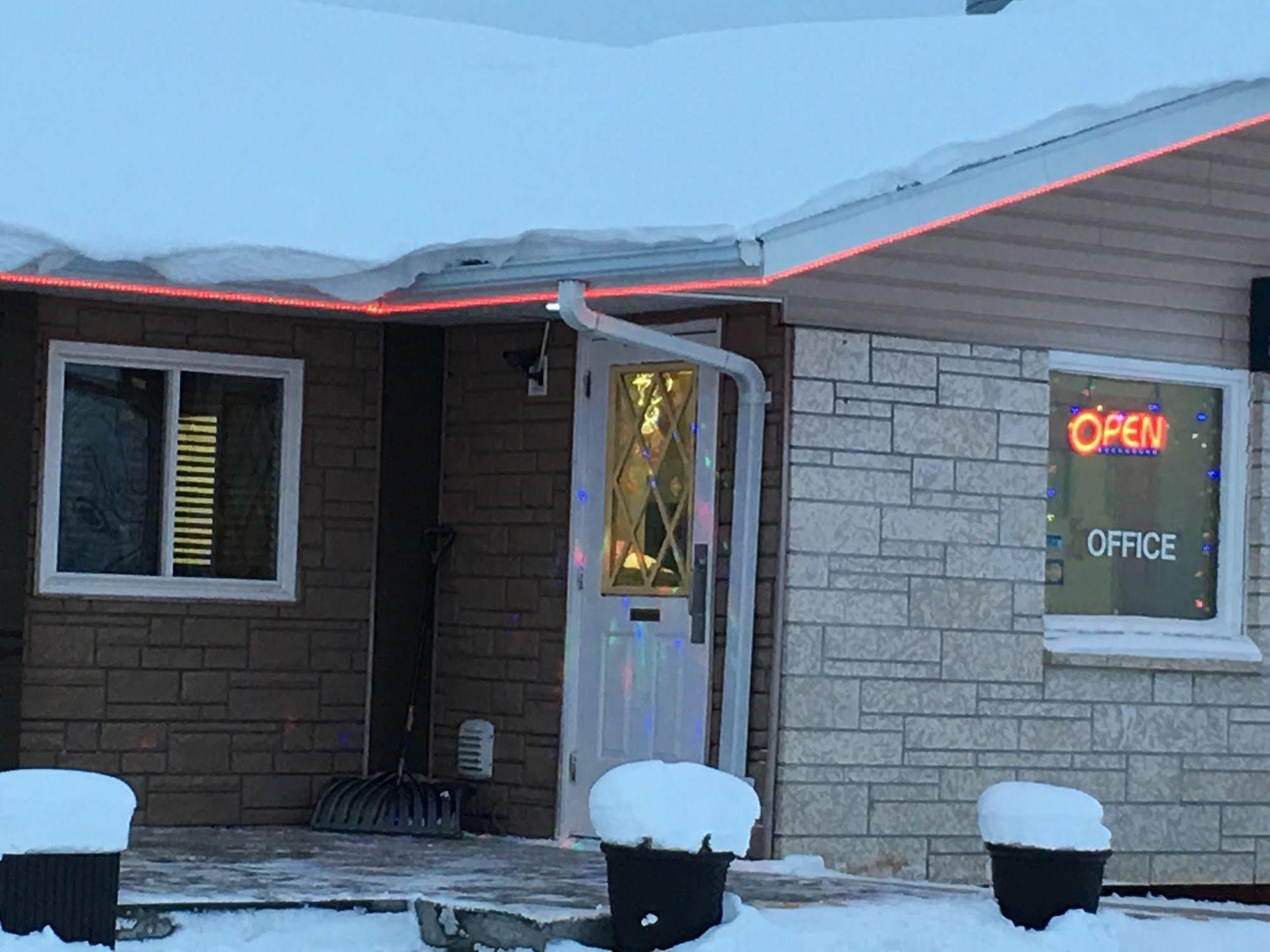 Westway Inn Motel Neepawa Eksteriør billede
